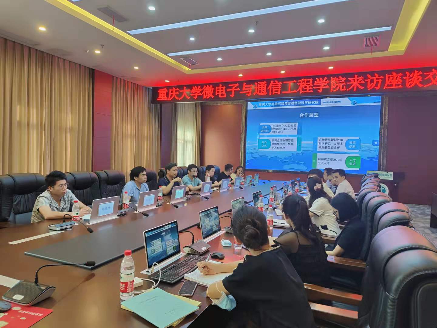 Professor Zhou Xichuan Led A Team to Visit the Affiliated Cancer Hospital of Chongqing University for Investigation and Exchange to Deepen Cooperation  